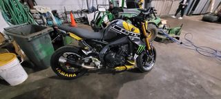 Yamaha MT09 SP con extras