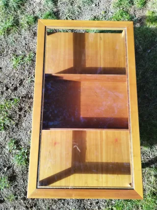 Mesa de centro de madera y cristal