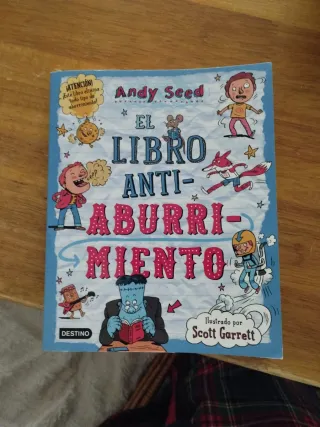 El libro antiaburrimiento: Ilustrado por Scott ...