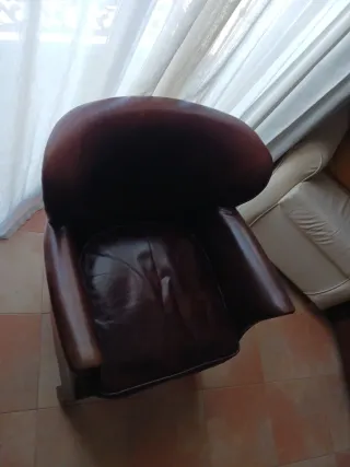 Sillón de piel marrón