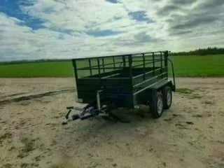 REMOLQUE DE DOBLE EJE Y FRENO DE INERCIA