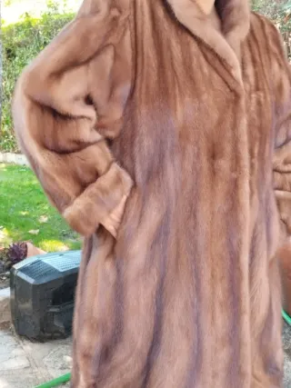 Abrigo de piel marrón