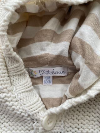 Buzo tejido para bebé con capucha