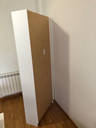 Estantería blanca de madera