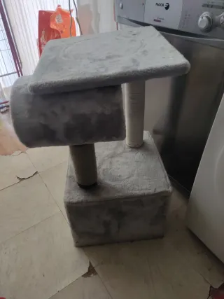 Torre rascador para gatos con gatera