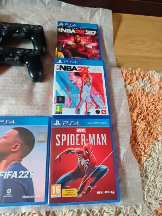 PS4 Negra con 2 Mandos y Juegos