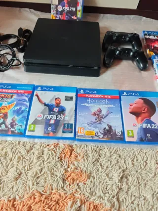 PS4 Negra con 2 Mandos y Juegos