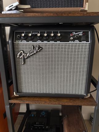 Fender Frontman 15G, seminuevo 3 usos