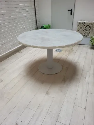 Mesa redonda metálica blanca de 120 diametro