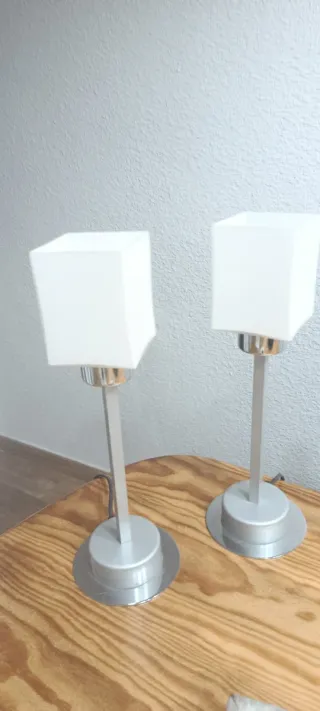 Lámparas de mesa/entrada grises y blancas