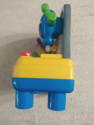 Mesa de trabajo infantil de juguete