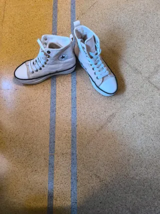 Zapatillas altas beige y blancas T36