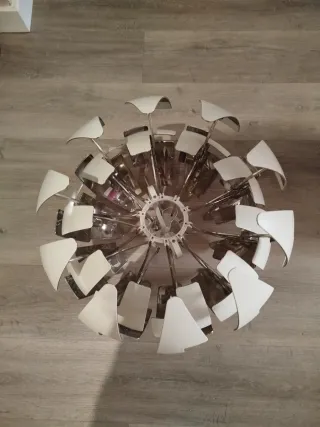 Lámpara de techo moderna plateada y blanca