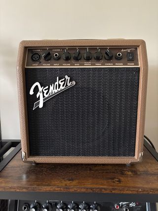 Fender Acoustasonic 15, seminuevo 3 usos