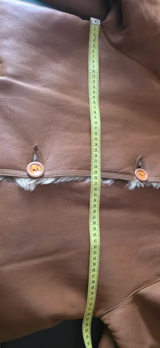 Chaquetón de piel con capucha