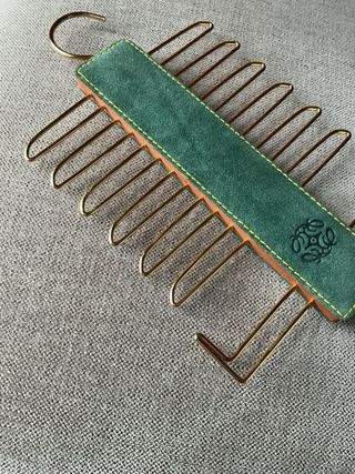 Colgador Loewe Corbatas y Cinturones Dorado y Verd