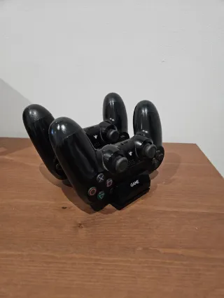 PS4 500GB Sony Negra 2 comandaments i carregador