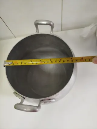 Olla de acero con asas