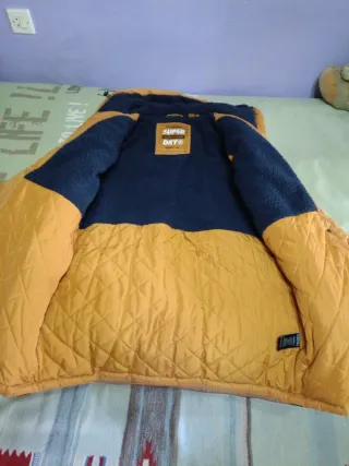 Chaqueta larga Superdry mostaza