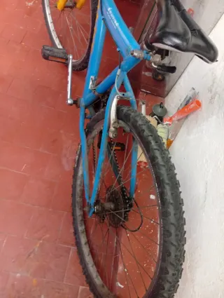 Bicicleta Montaña Azul y Amarilla