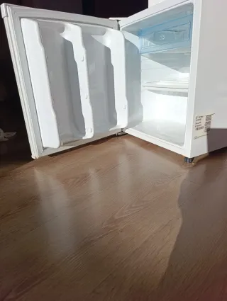 Mini nevera blanca