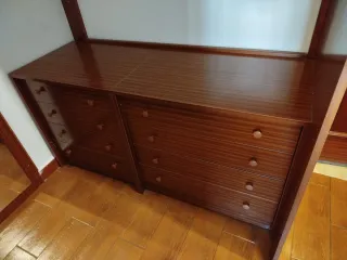 Vestidor de madera marrón