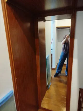 Vestidor de madera marrón