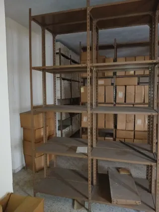 Estantería Metálica Marrón.