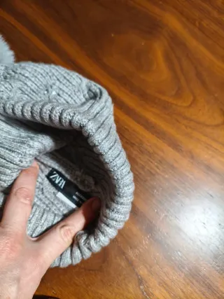 Gorro de niña con pompón y brillos