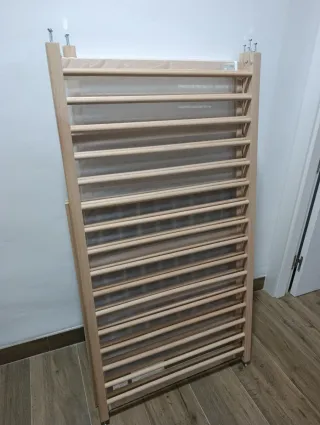 Cuna de bebé de madera