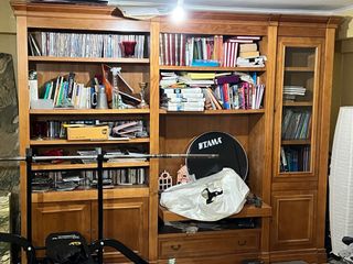 Mueble de salón madera y cristal