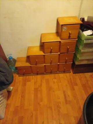 Mueble de cajones de madera