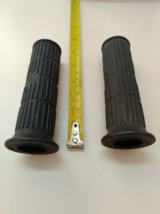Puños para manillar Vespa Originales.