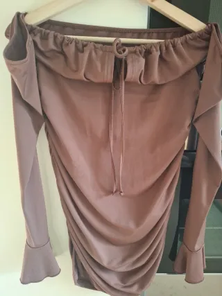 Vestido marrón hombros descubiertos elástico