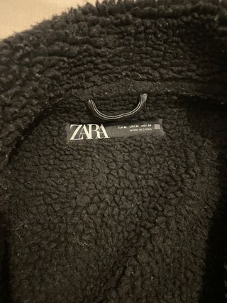 Cazadora negra efecto piel con borreguito