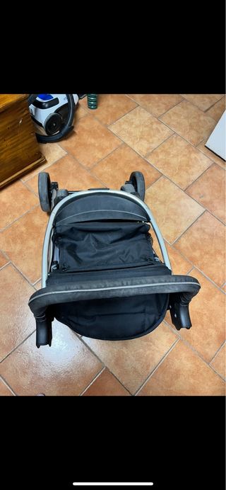 Cochecito de bebé gris