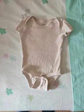 Conjunto de 3 Body manga corta 9 meses