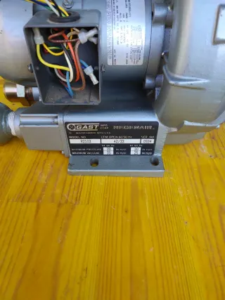 Bomba de vacío GAST Regenair R2103