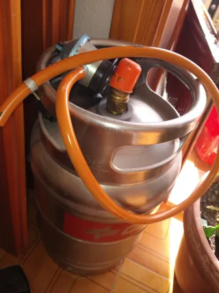 Regulador y manguera para bombona de butano