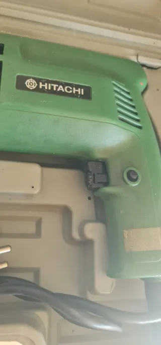 Taladro Percutor Hitachi con Maletín