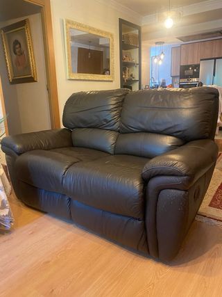 Sofá de piel marrón