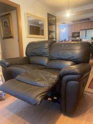 Sofá de piel marrón