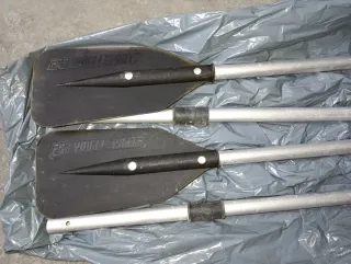 Remos para barco, dos remos desmontables.