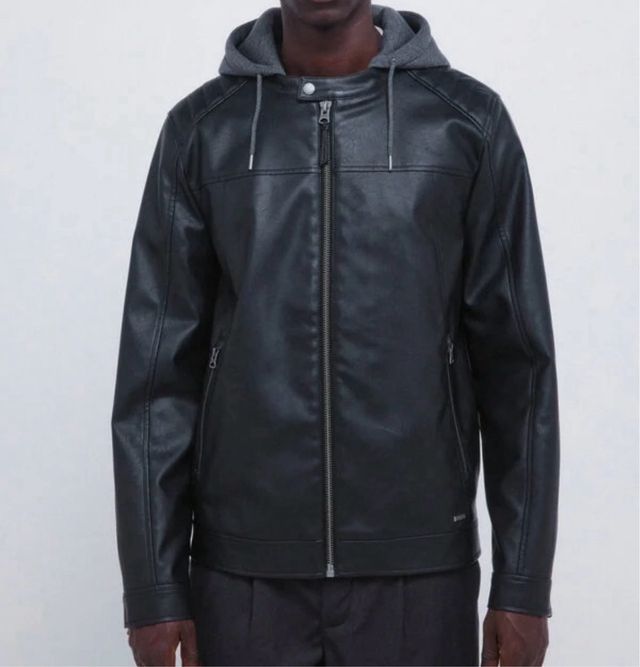 Cazadora efecto piel con capucha