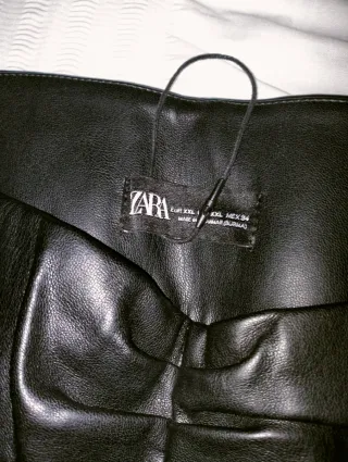 Pantalones Zara efecto piel