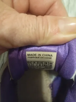 Tenis Reebok Beige y Morado Talla 38