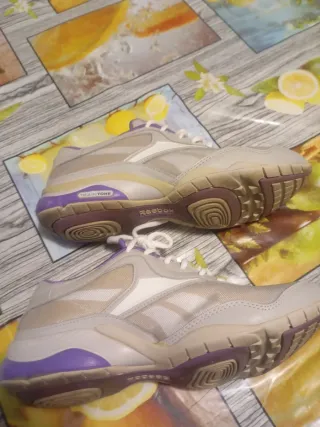 Tenis Reebok Beige y Morado Talla 38