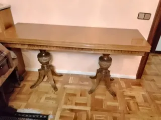 Mesa antigua de comedor.