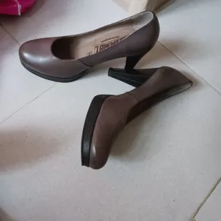 Zapatos de piel auténtica marrones