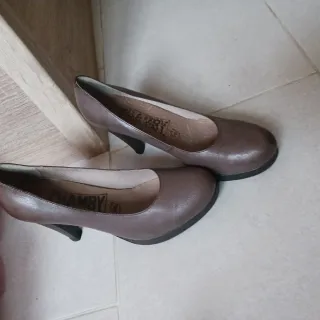 Zapatos de piel auténtica marrones